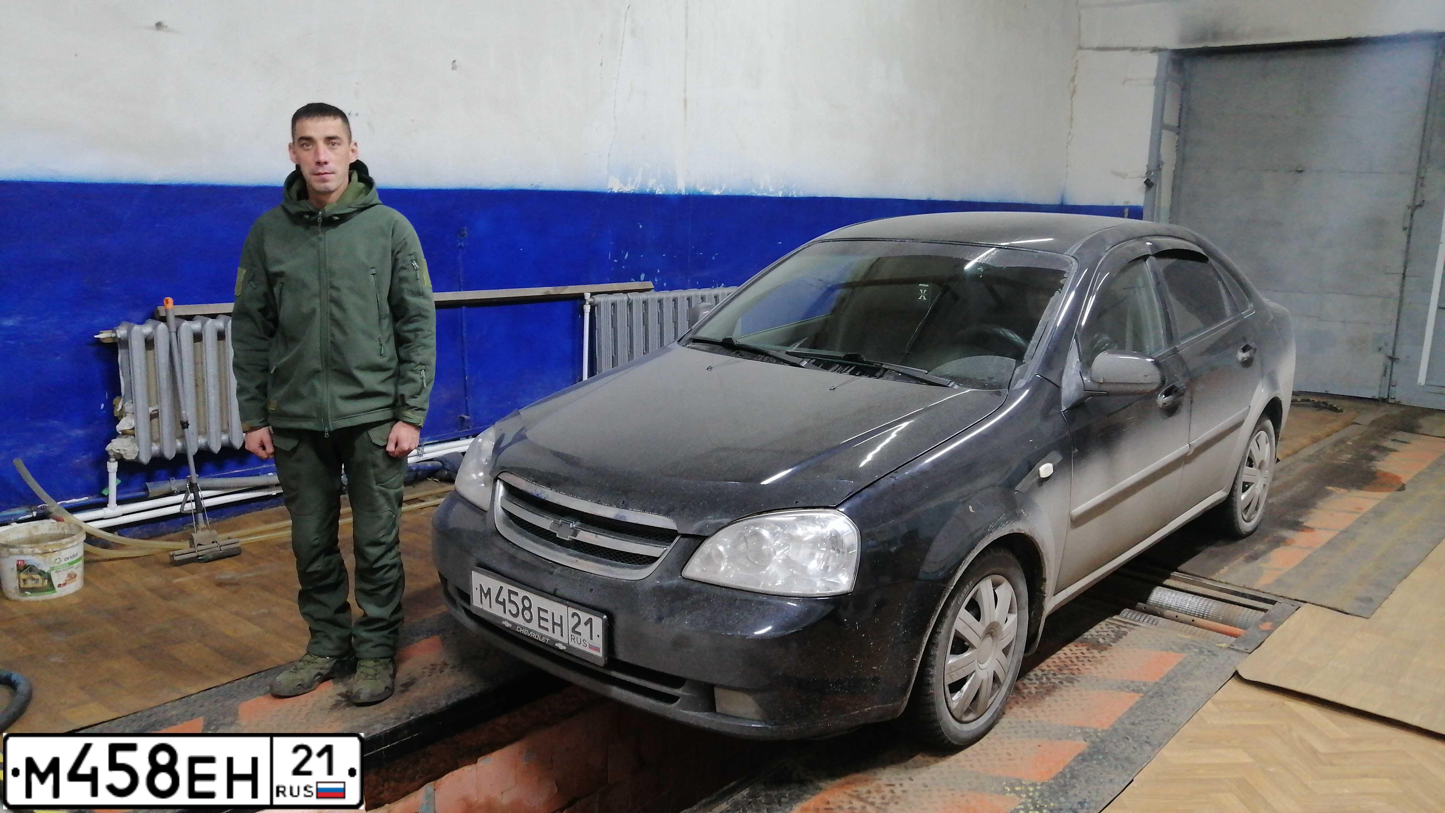 Фото автомобиля CHEVROLET LACETTI, 2008 — госномер М458ЕН21. Цвет: ЧЕРНЫЙ