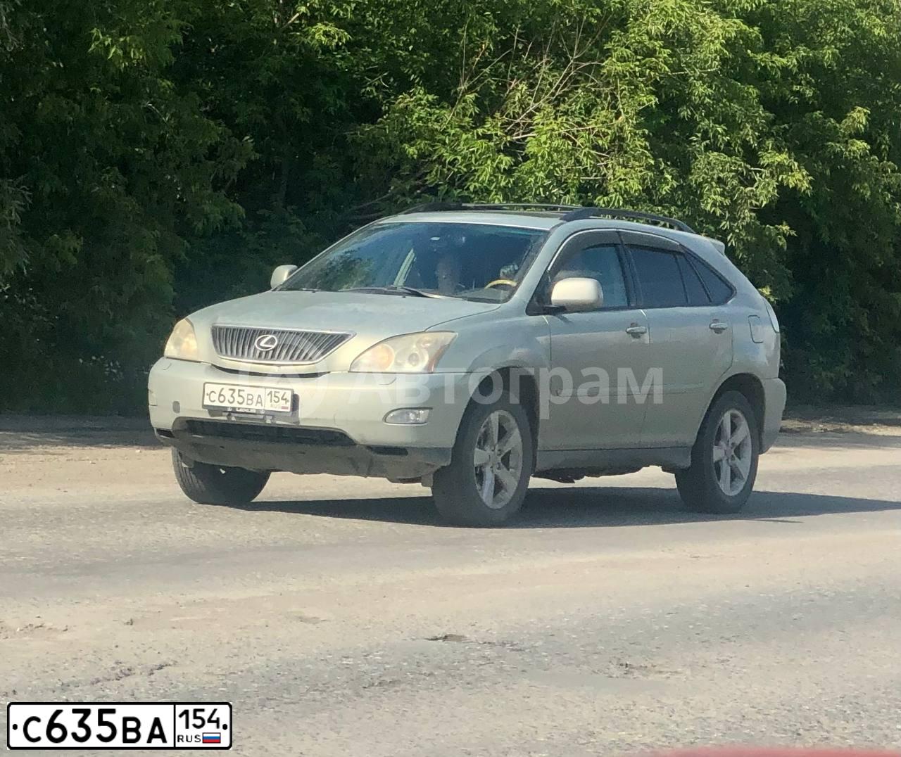 Фото автомобиля LEXUS RX, 2004 — госномер С635ВА154. Цвет: СВЕТЛО СЕРЫЙ