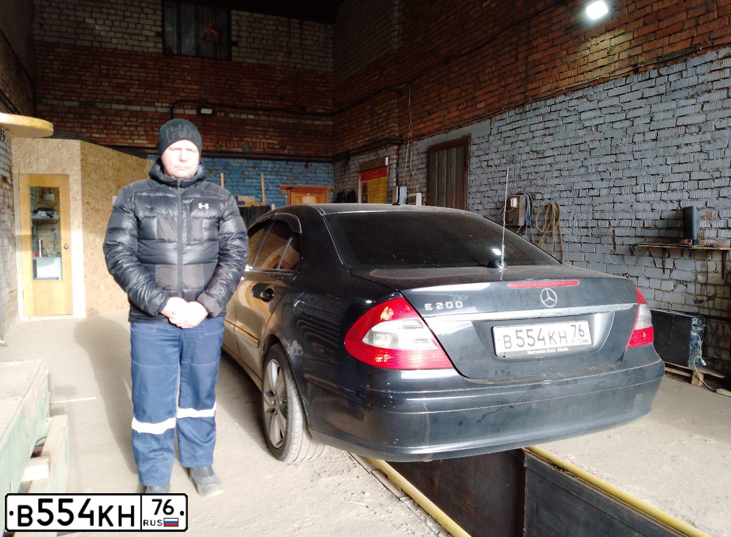 Фото автомобиля МЕРСЕДЕС-БЕНЦ E200 КОМПРЕССОР, 2008 — госномер М356КХ76. Цвет: ЧЕРНЫЙ