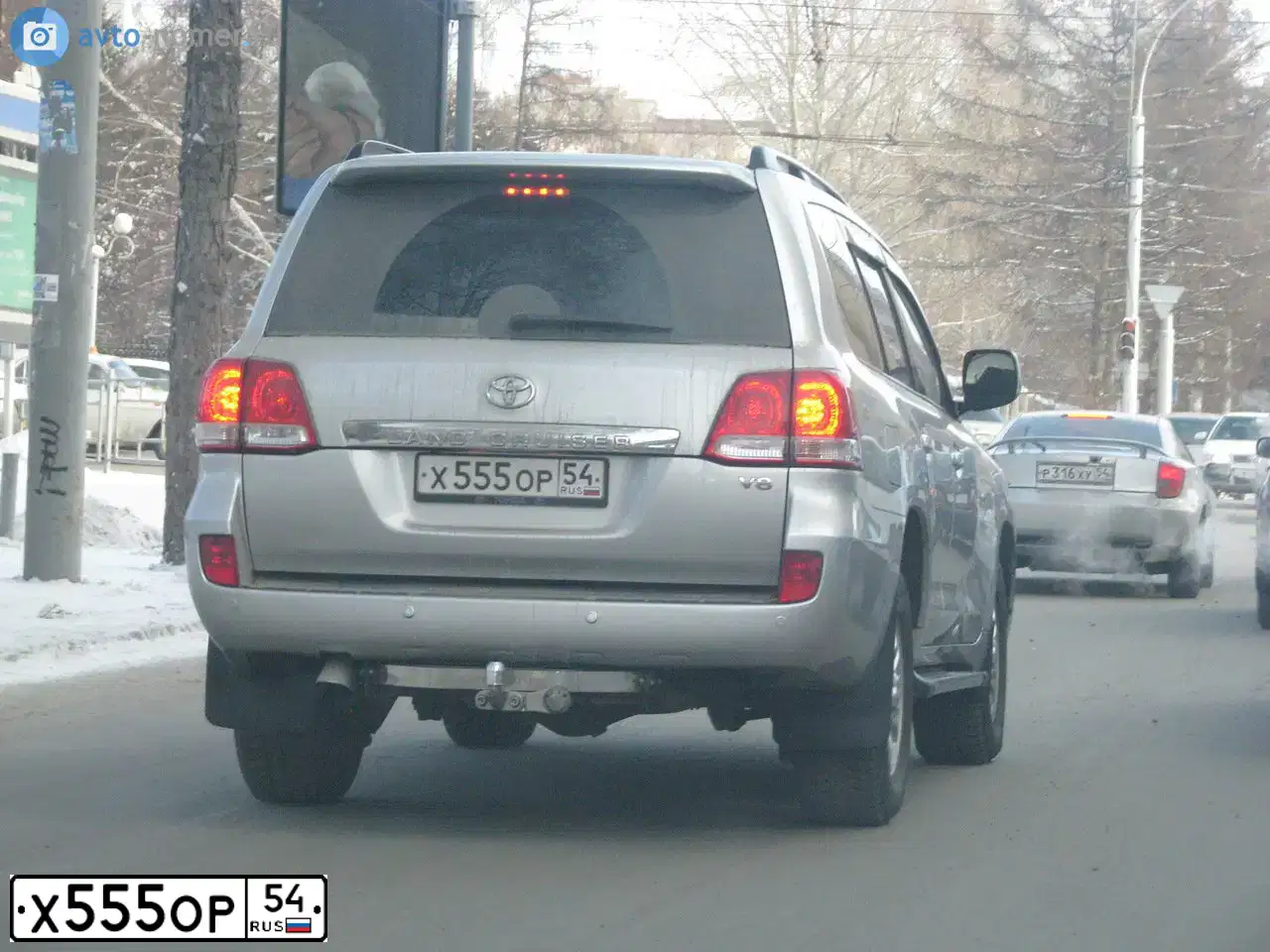Фото автомобиля TOYOTA LANDCRUISER 200, 2008 — госномер Х555ОР54. Цвет: СЕРЕБРИСТЫЙ