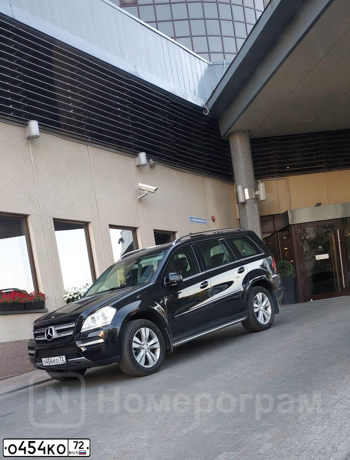 Фото автомобиля MERCEDES GL-KLASSE, 2011 — госномер О454КО72. Цвет: ЧЕРНЫЙ