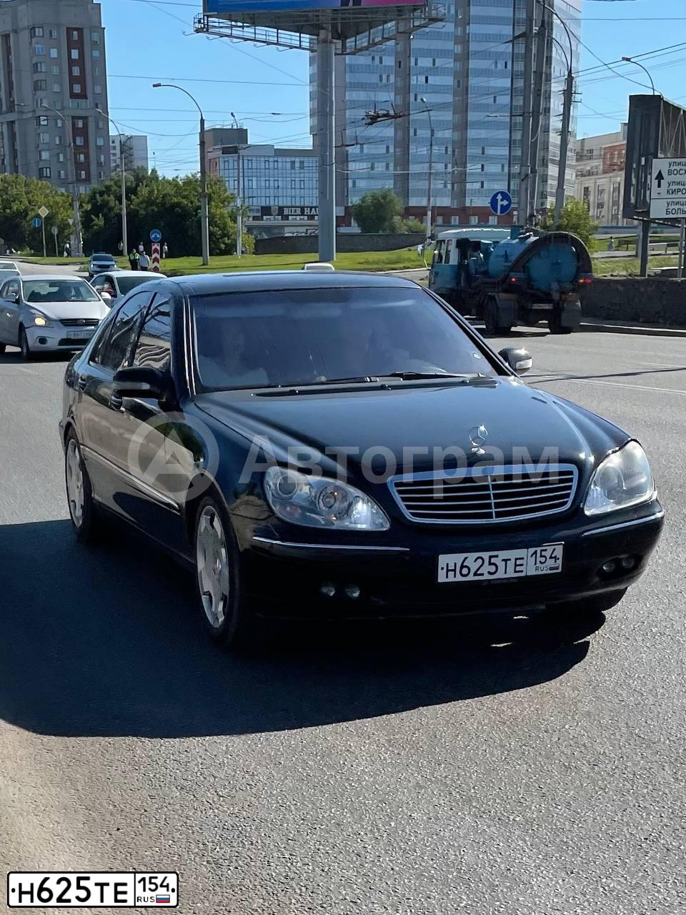 Фото автомобиля MERCEDES S-KLASSE, 2008 — госномер Е333ОР174. Цвет: ЧЕРНЫЙ