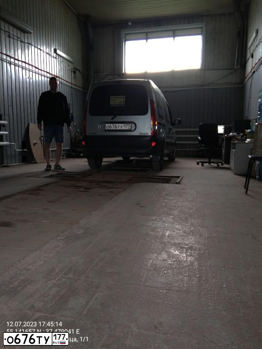Фото автомобиля RENAULT KANGOO, 2004 — госномер О676ТУ177. Цвет: СЕРЫЙ