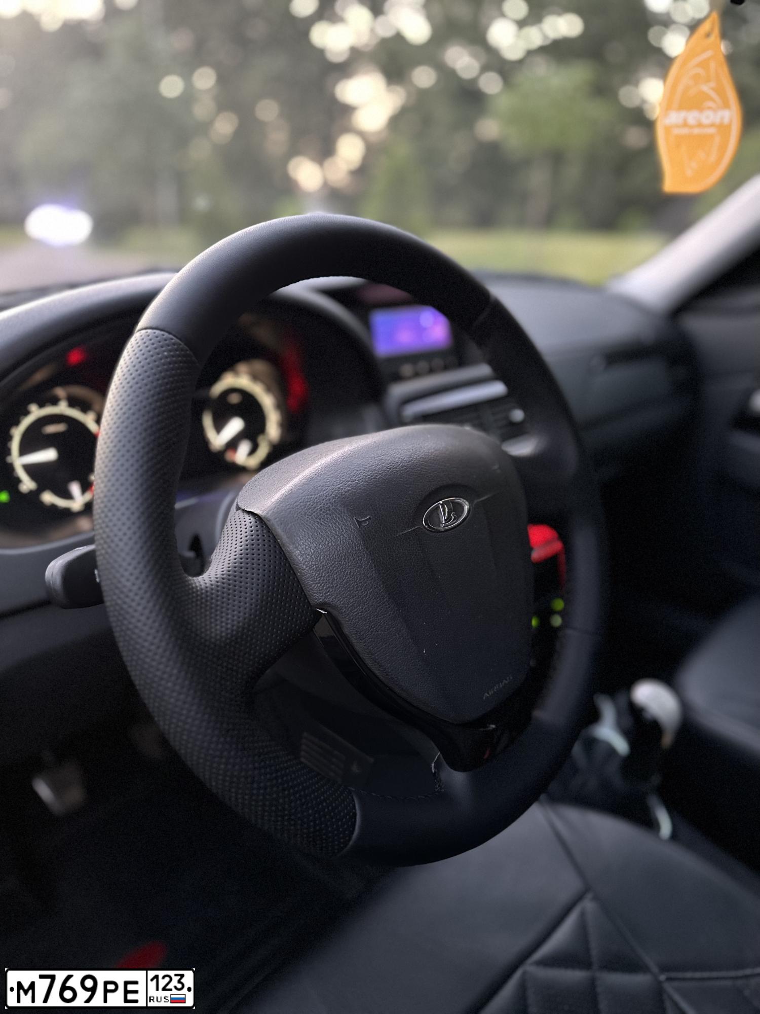 Фото автомобиля LADA 2170 PRIORA, 2015 — госномер М769РЕ123. Цвет: СЕРЕБРИСТО-ТЕМНО-СЕРЫЙ