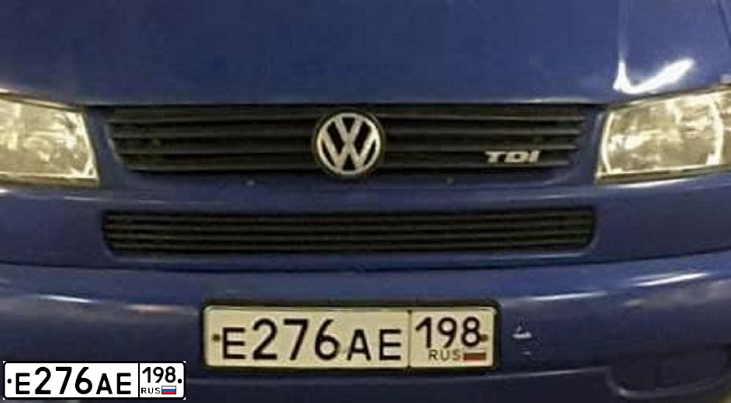 Фото автомобиля VOLKSWAGEN TRANSPORTER, 2001 — госномер Е276АЕ198. Цвет: СИНИЙ