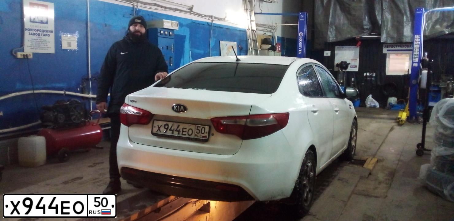 Фото автомобиля KIA RIO, 2013 — госномер С623ХН196. Цвет: Белый