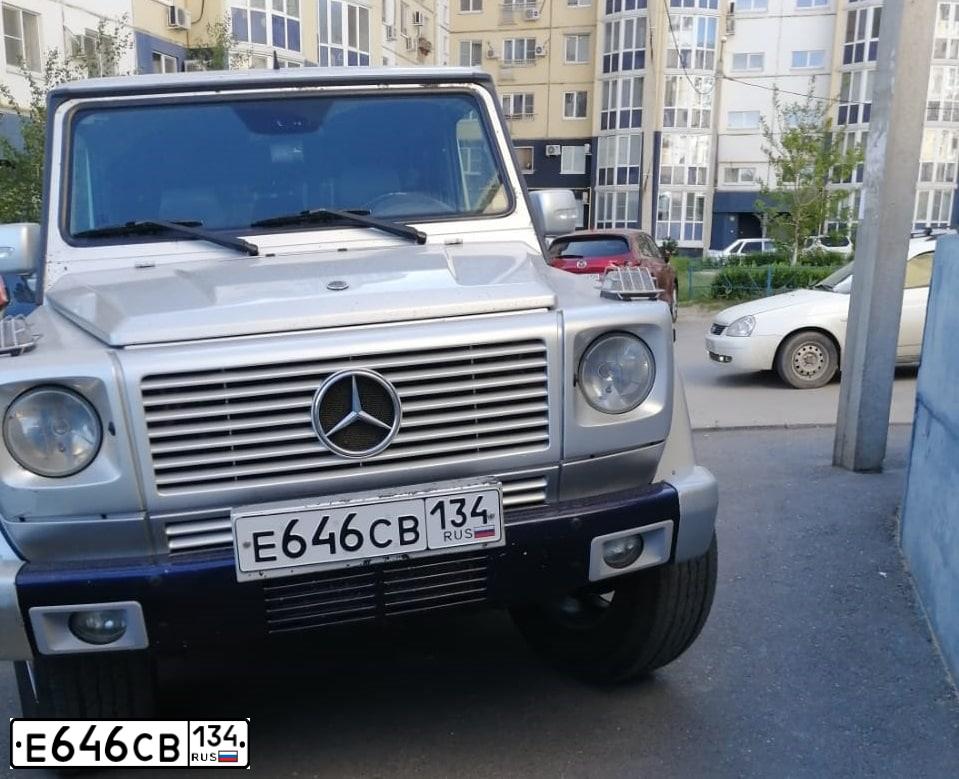 Фото автомобиля MERCEDES G-KLASSE, 2002 — госномер А005СВ34. Цвет: БЕЛЫЙ СЕРЕБРИСТЫЙ
