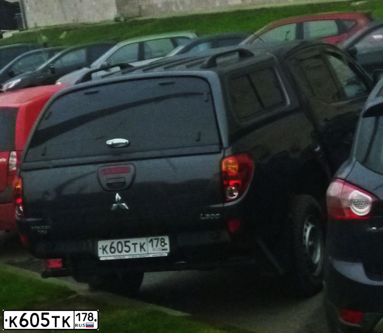Фото автомобиля MITSUBISHI L 200, 2011 — госномер Р688ВН790. Цвет: СЕРЫЙ