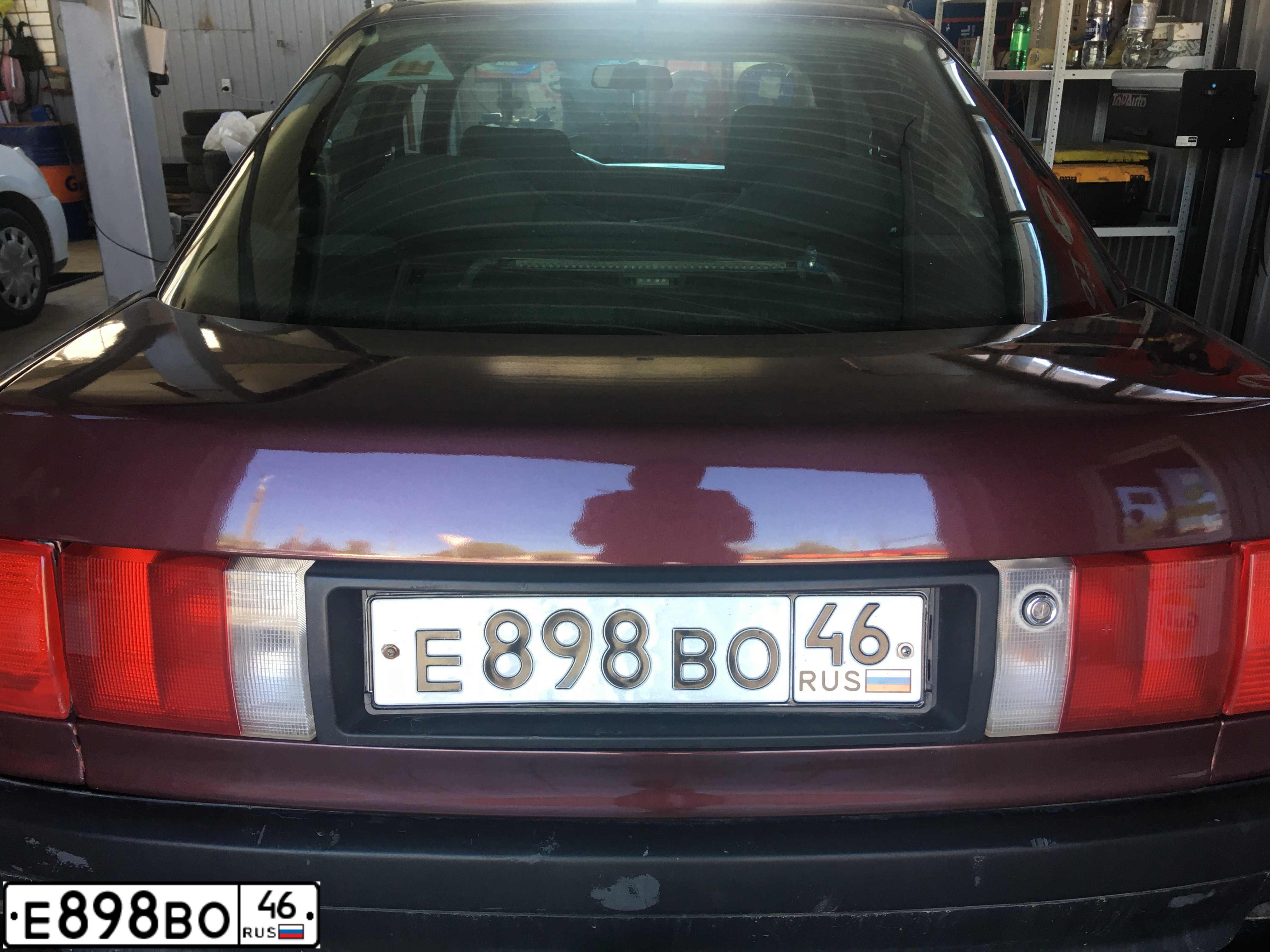 Фото автомобиля AUDI 80, 1988 — госномер Е898ВО46. Цвет: Красный