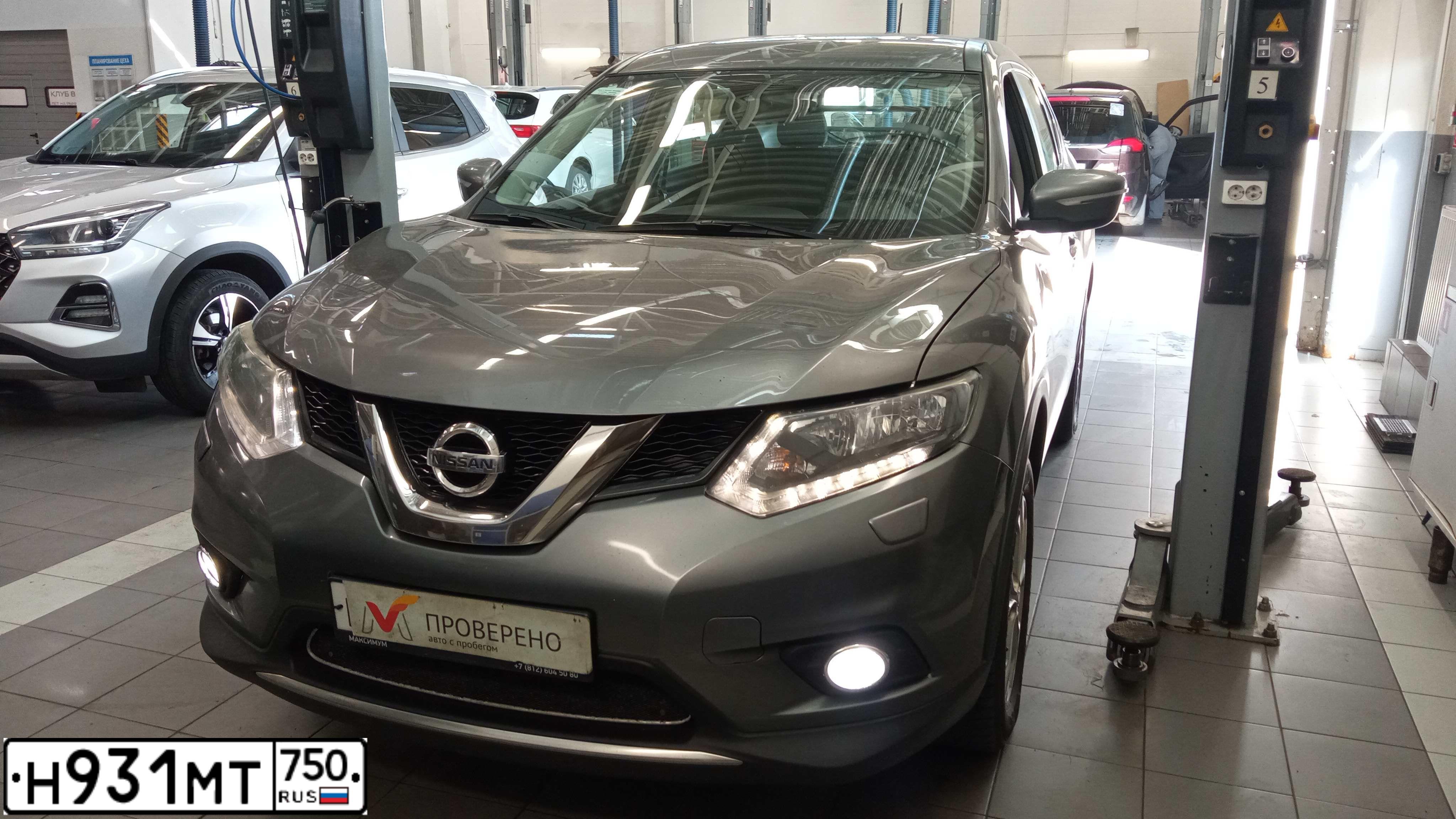 Фото автомобиля NISSAN X-TRAIL, 2015 — госномер Н931МТ750. Цвет: СЕРЫЙ