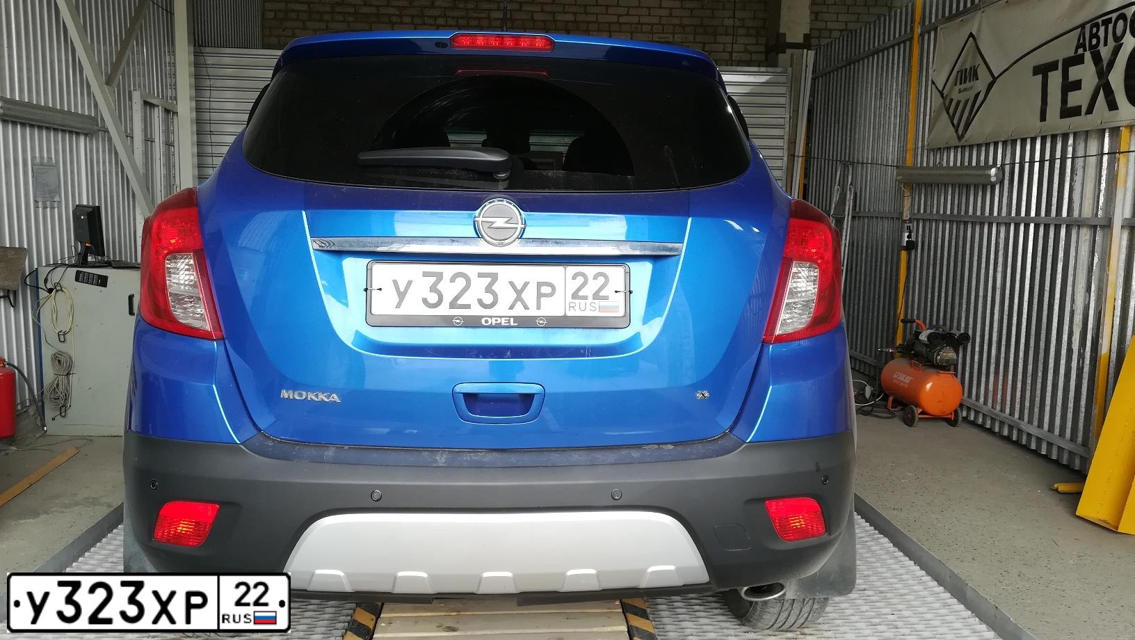 Фото автомобиля OPEL MOKKA, 2013 — госномер У323ХР22. Цвет: СИНИЙ