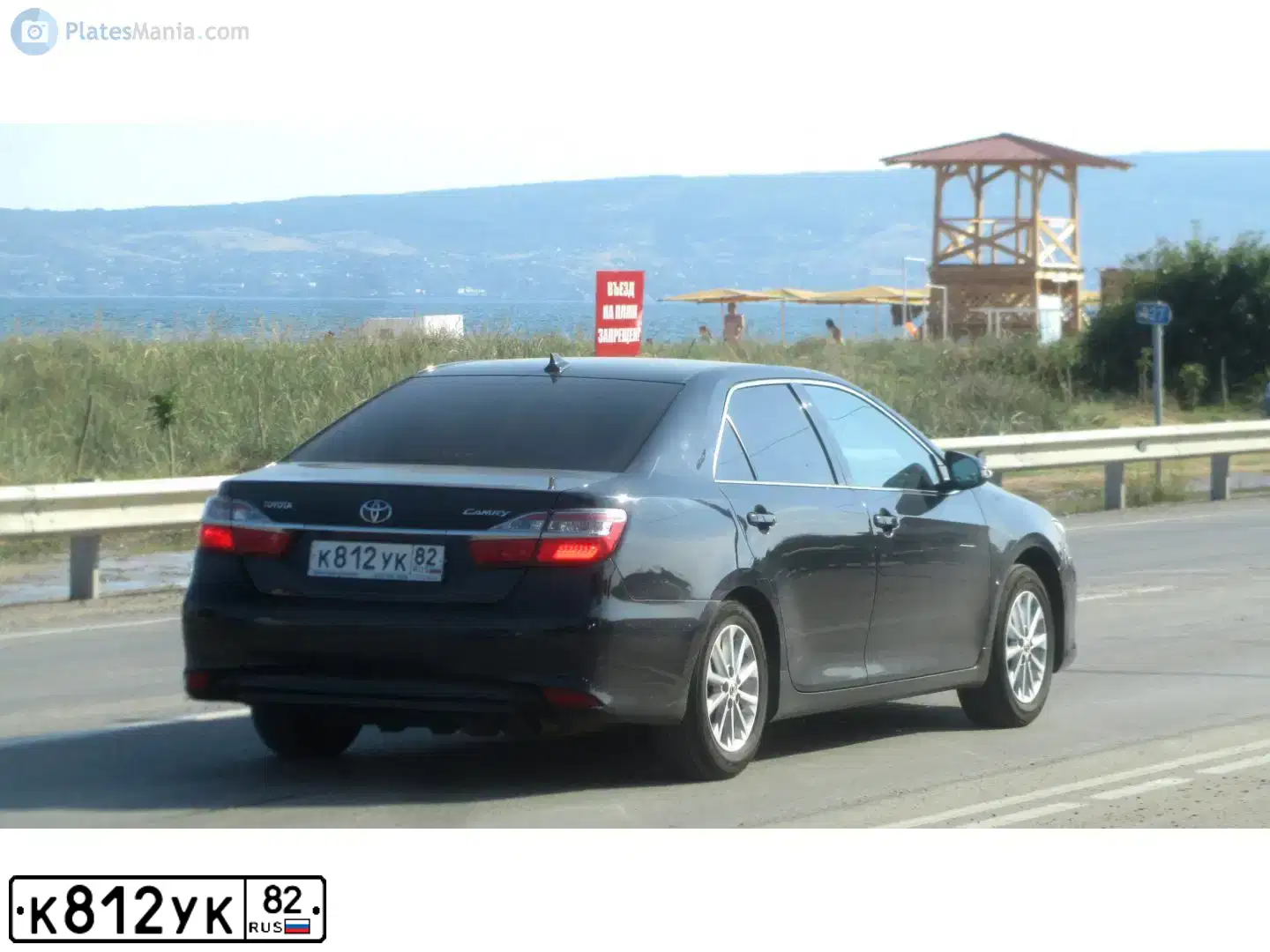 Фото автомобиля TOYOTA CAMRY, 2016 — госномер К812УК82. Цвет: ЧЕРНЫЙ МЕТАЛЛИК