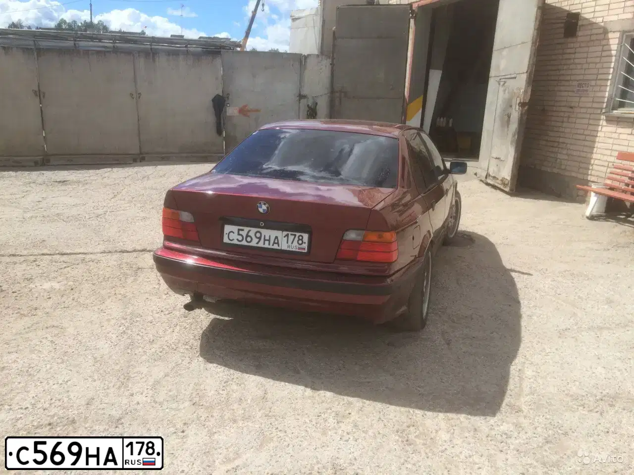 Фото автомобиля BMW SERIE 3, 1991 — госномер А806ТА78. Цвет: ВИШНЕВЫЙ