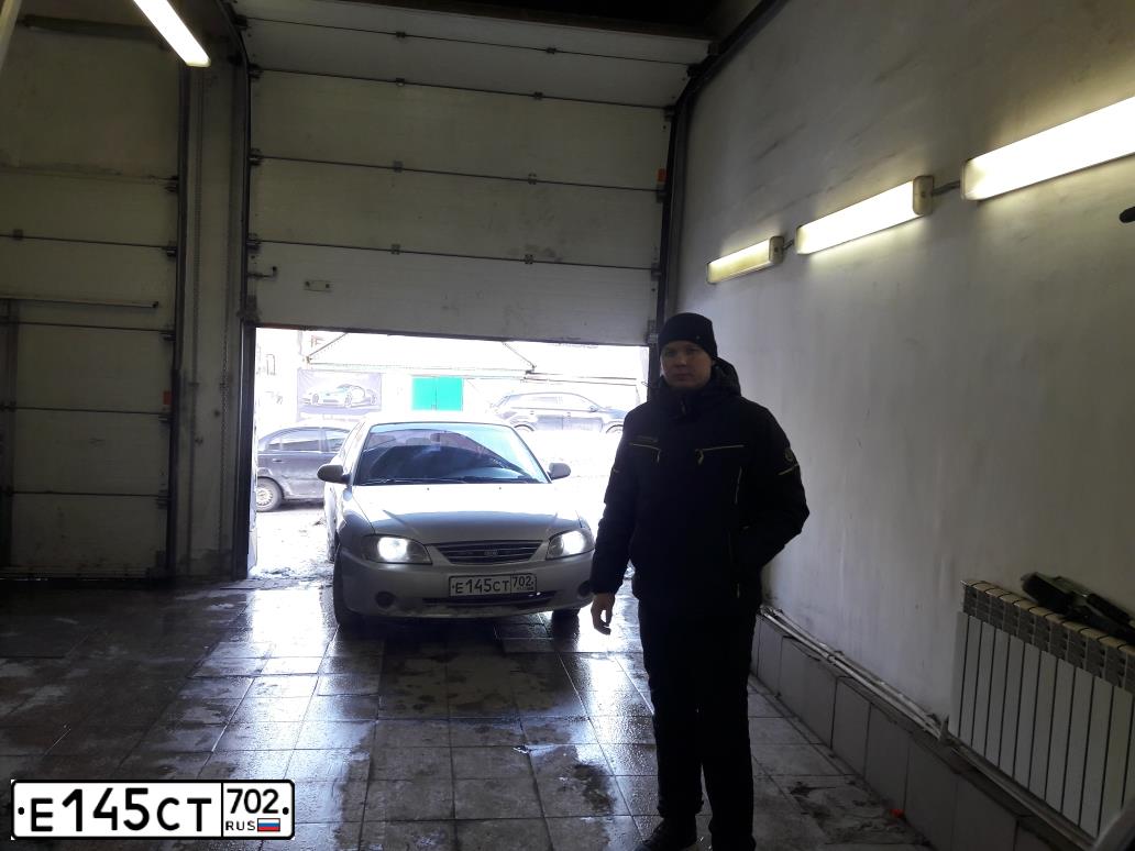 Фото автомобиля KIA SPECTRA, 2006 — госномер Е145СТ702. Цвет: АЛМАЗНОЕ СЕРЕБРО