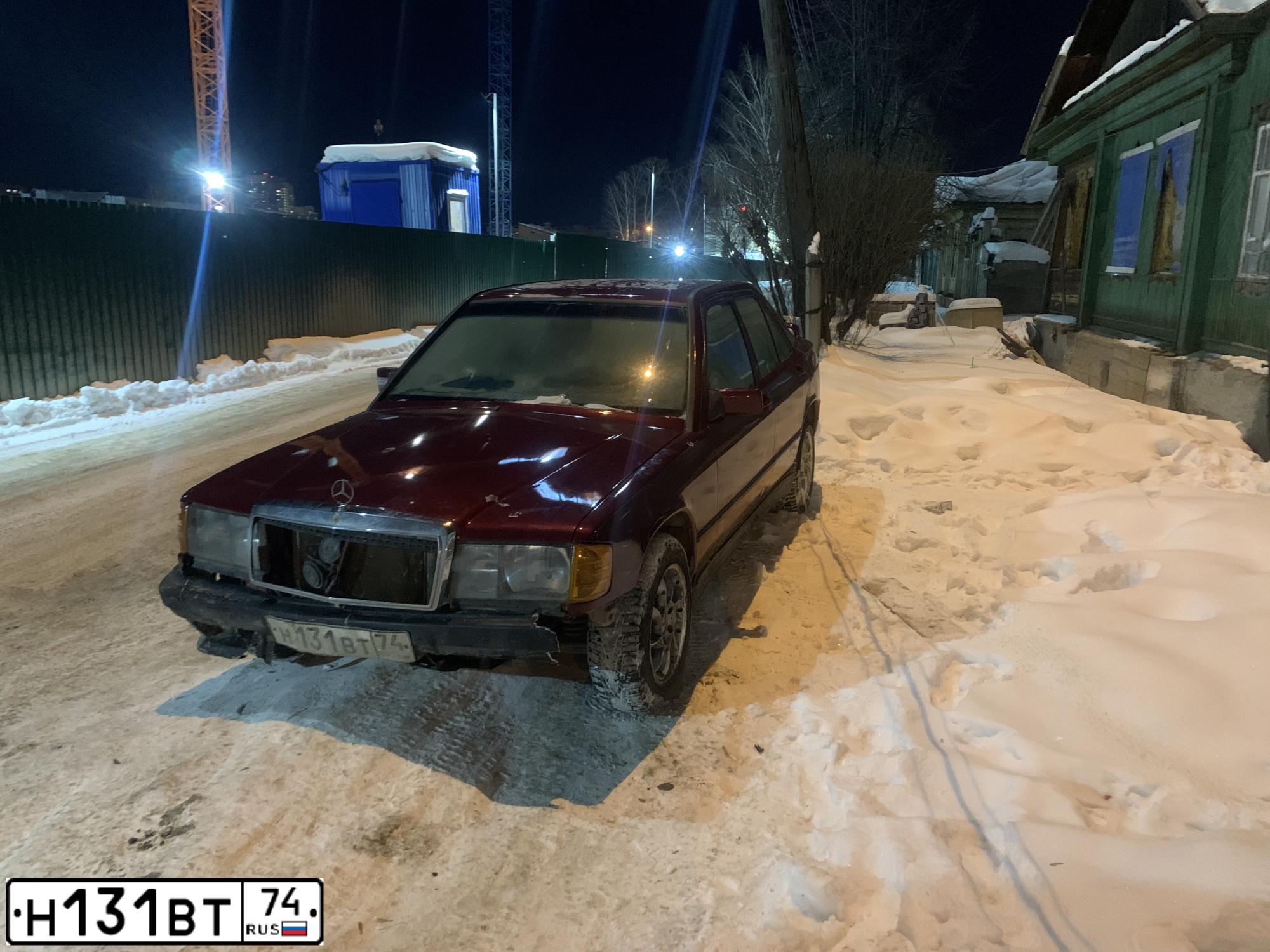 Фото автомобиля MERCEDES C-KLASSE, 1985 — госномер Н131ВТ74. Цвет: Красный