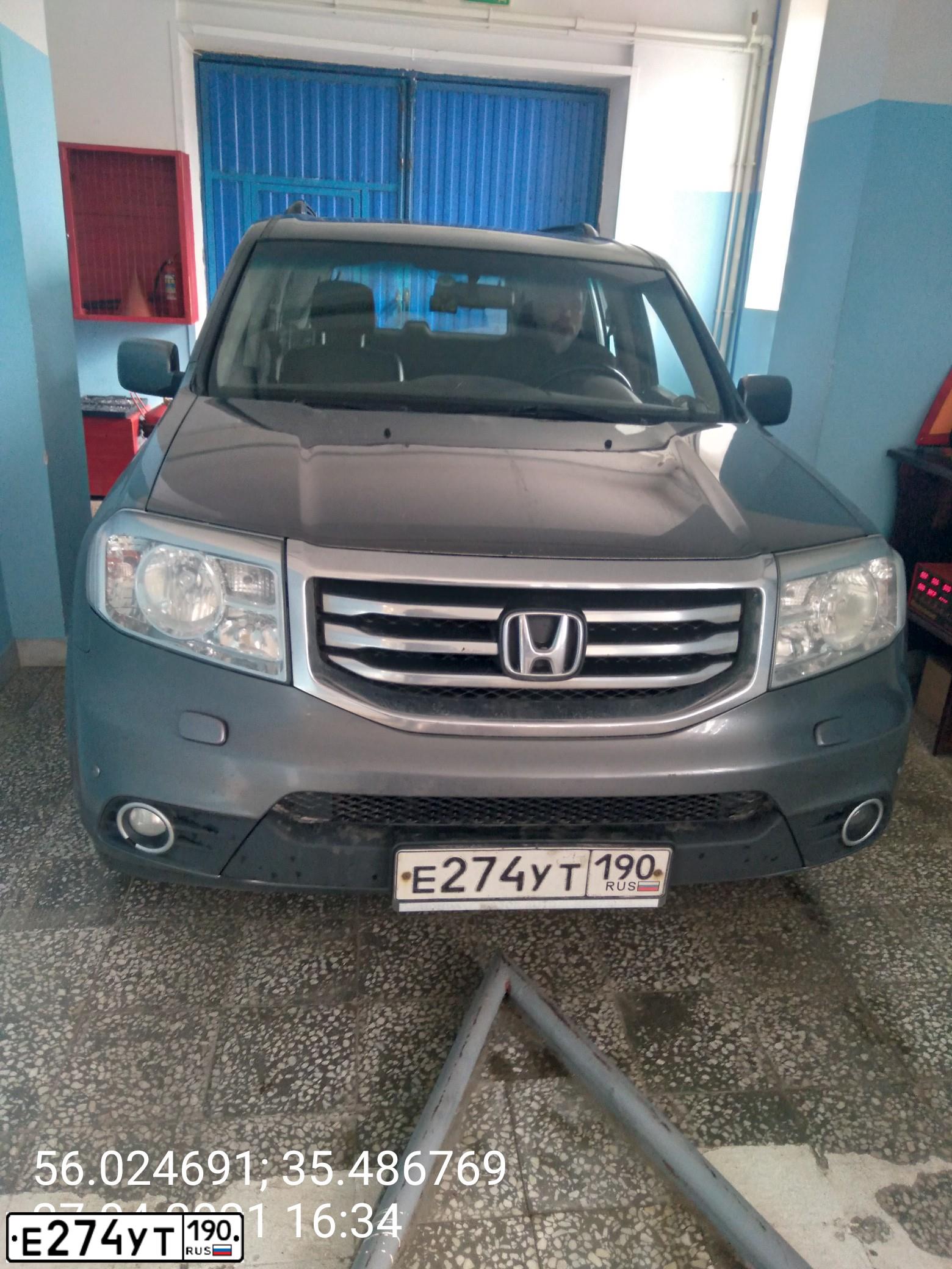 Фото автомобиля HONDA PILOT, 2012 — госномер Е274УТ190. Цвет: СЕРЫЙ
