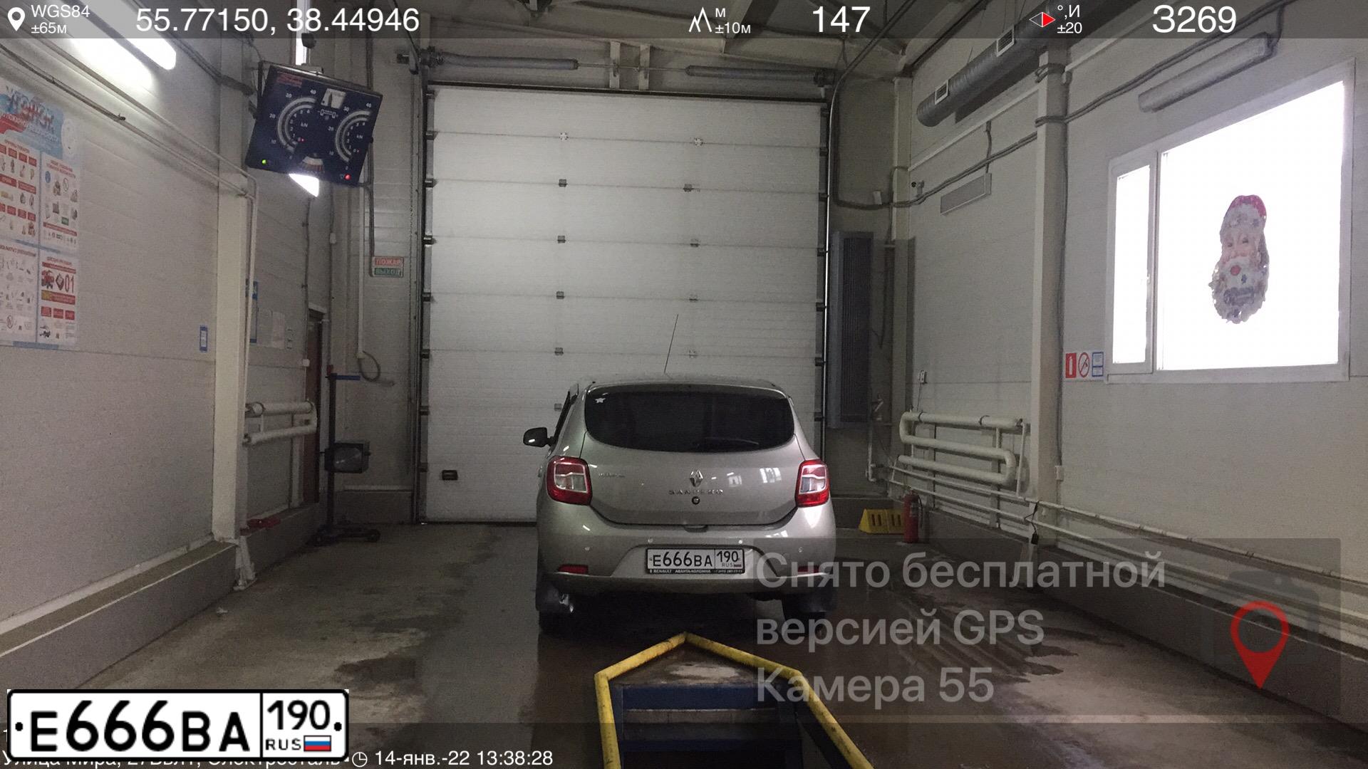 Фото автомобиля RENAULT SANDERO, 2015 — госномер В172МХ750. Цвет: БЕЖЕВЫЙ