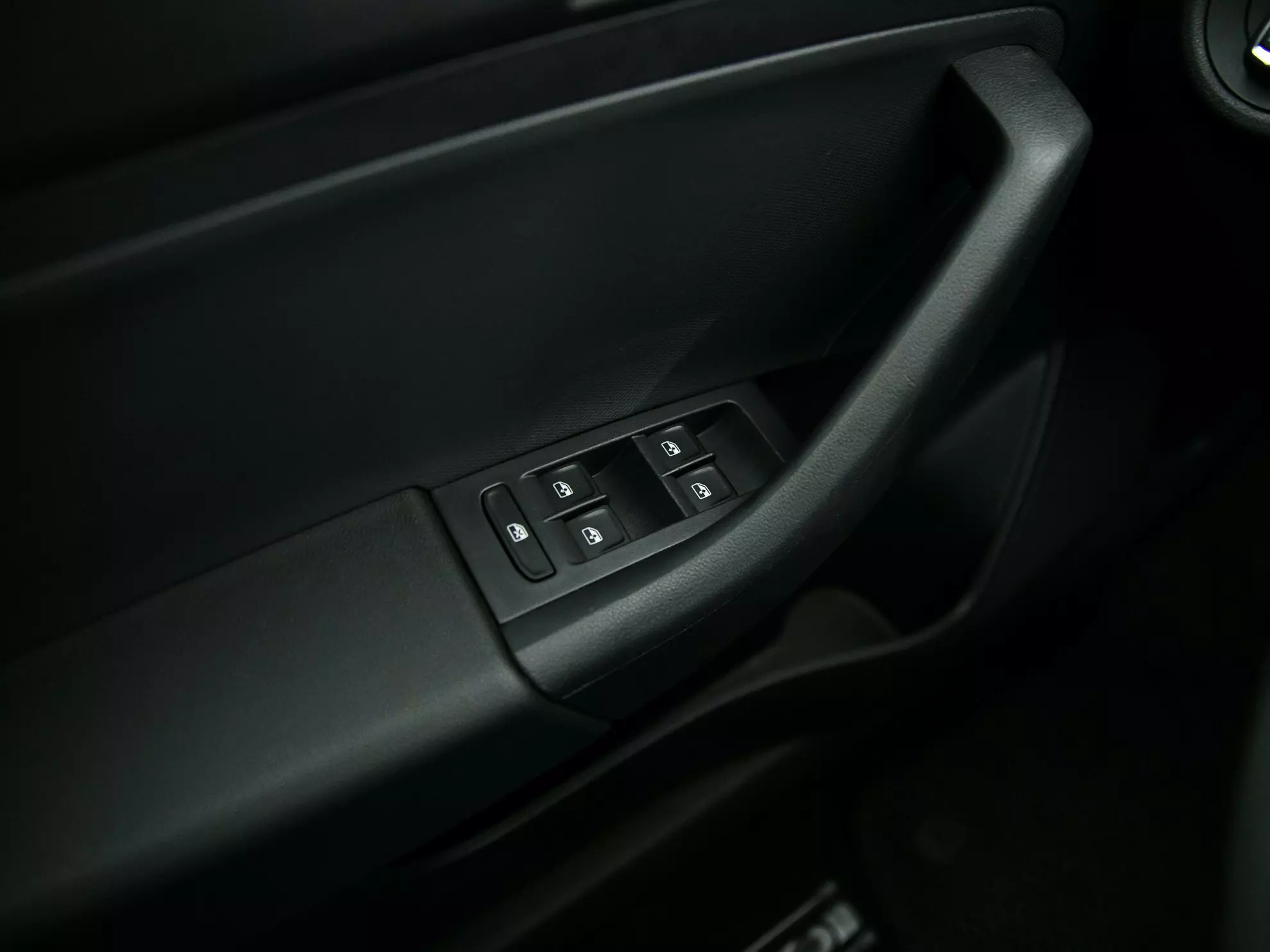 Фото автомобиля SKODA RAPID, 2015 — госномер В495РН147. Цвет: ЧЕРНЫЙ