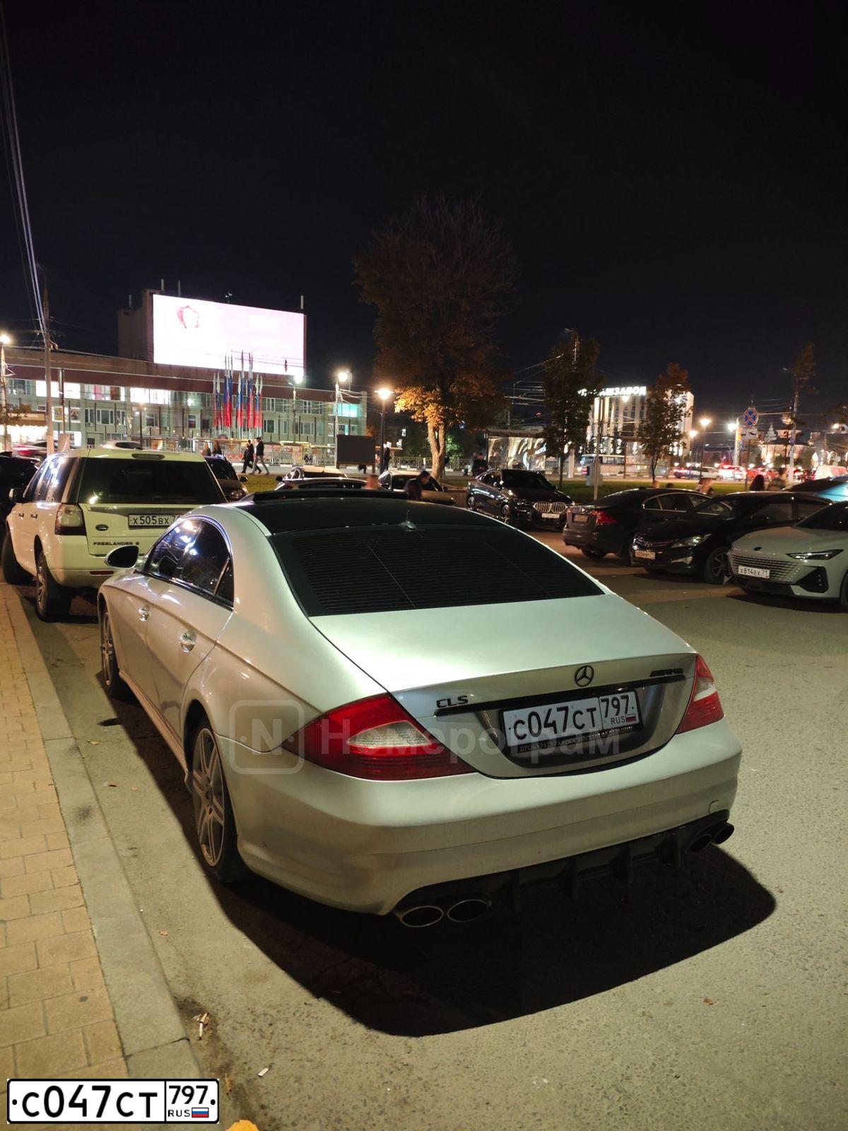 Фото автомобиля MERCEDES CLS-KLASSE, 2004 — госномер С047СТ797. Цвет: СЕРЕБРИСТЫЙ