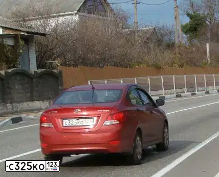 Фото автомобиля HYUNDAI SOLARIS, 2013 — госномер С325КО123. Цвет: Красный