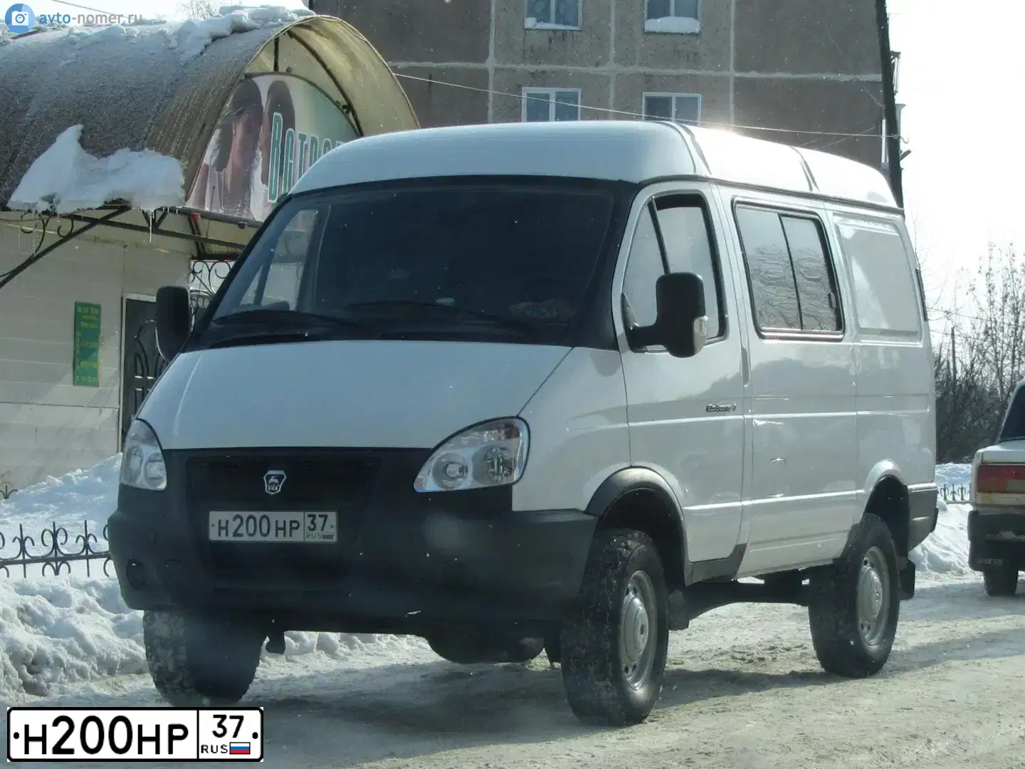 Фото автомобиля GAZ Z 2752 SOBOL, 2011 — госномер Н200НР37. Цвет: Белый