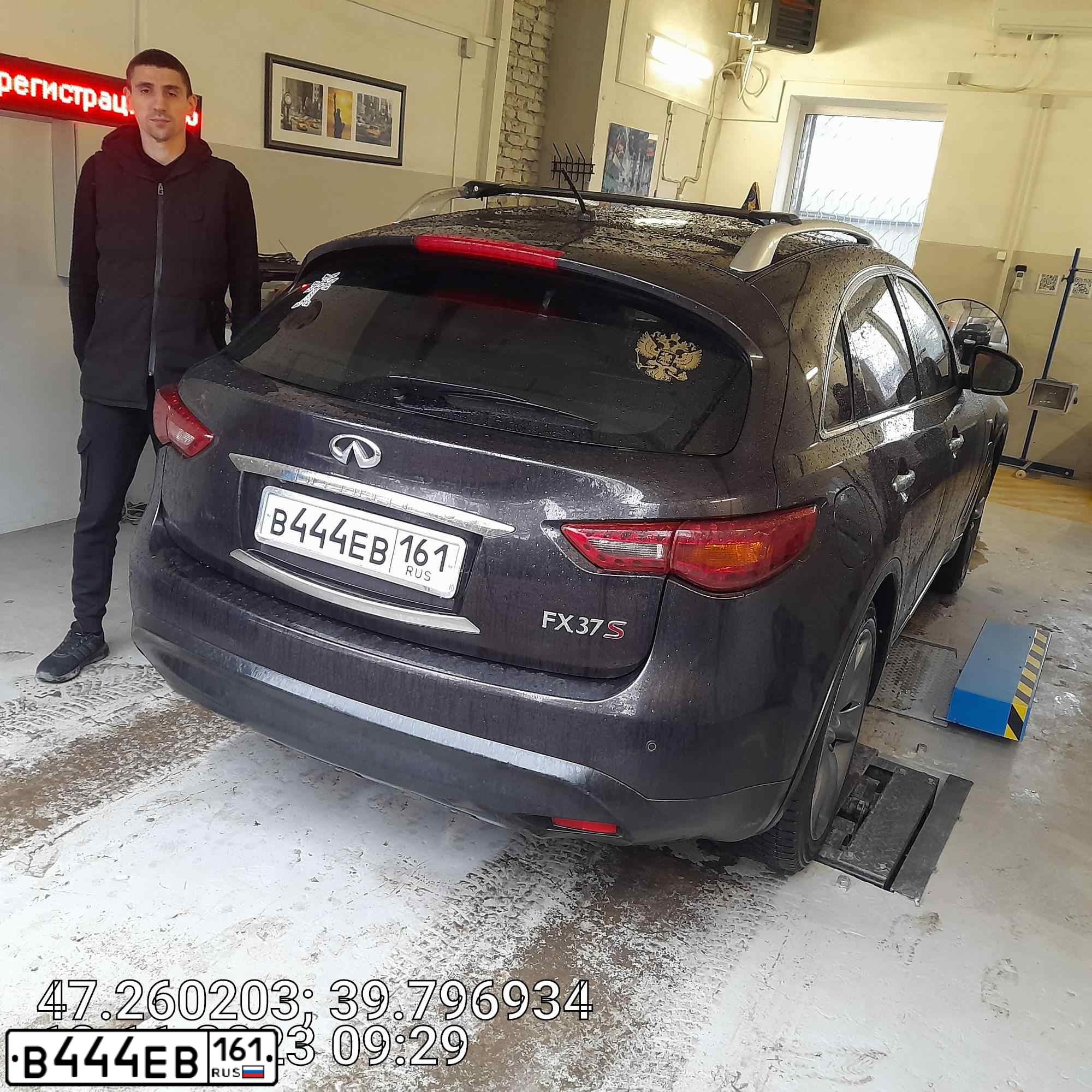 Фото автомобиля VOLKSWAGEN PASSAT, 2002 — госномер В444ЕВ161. Цвет: ЧЕРНЫЙ