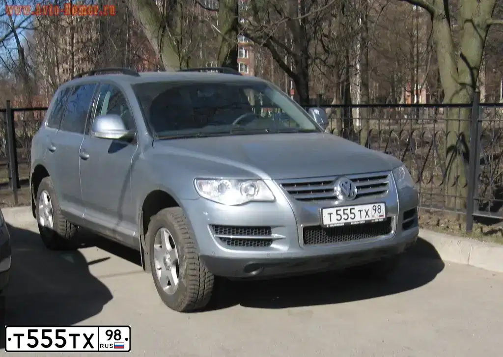 Фото автомобиля VOLKSWAGEN TOUAREG, 2011 — госномер Т555ТХ98. Цвет: СЕРЕБРИСТЫЙ