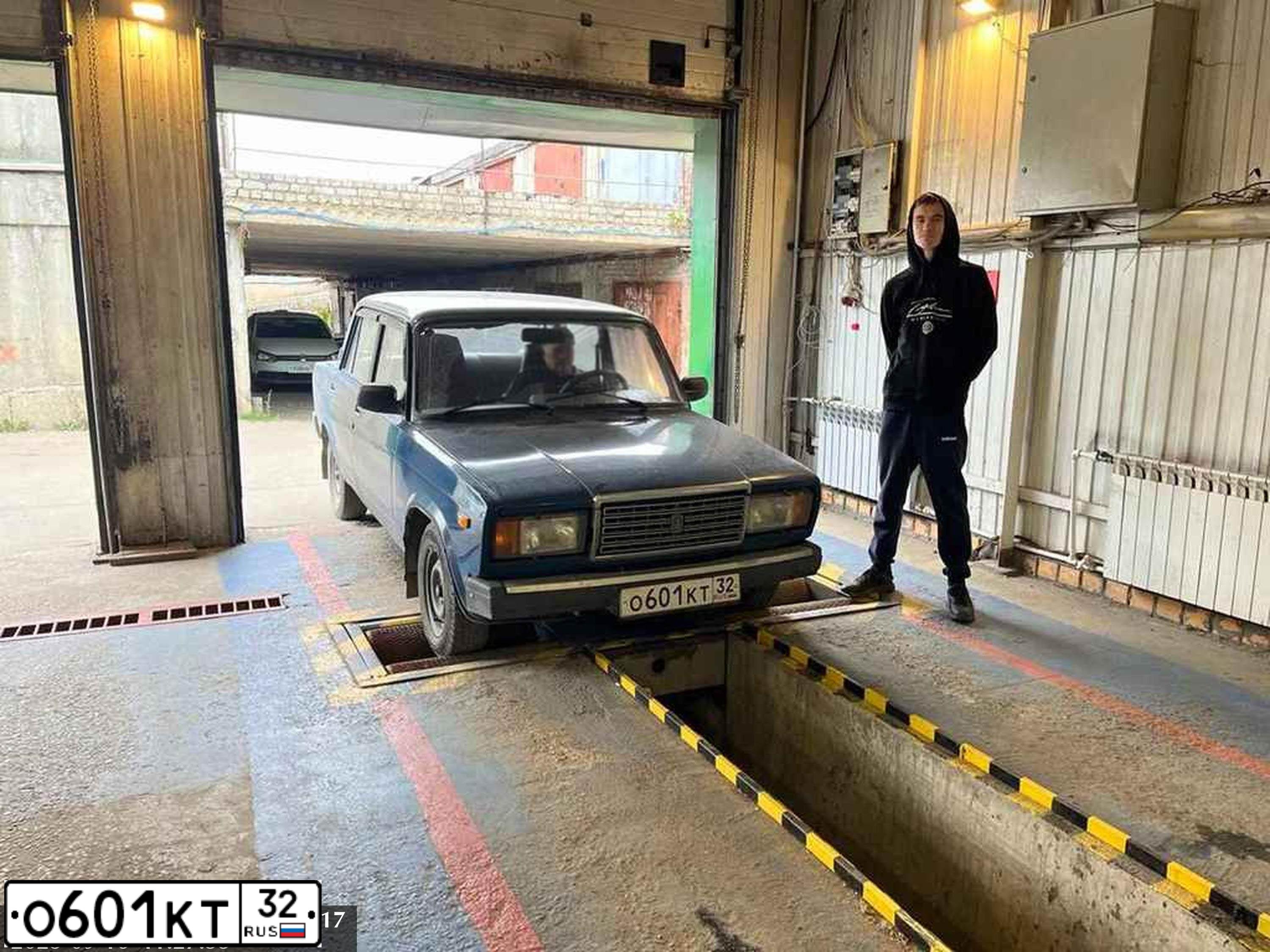 Фото автомобиля LADA 2107 LADA, 2008 — госномер О601КТ32. Цвет: сине-зеленый