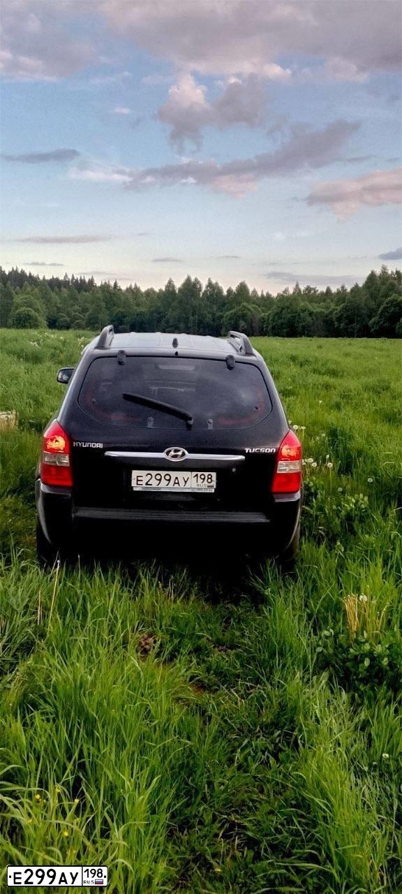 Фото автомобиля HYUNDAI TUCSON, 2006 — госномер Е299АУ198. Цвет: ЧЕРНЫЙ