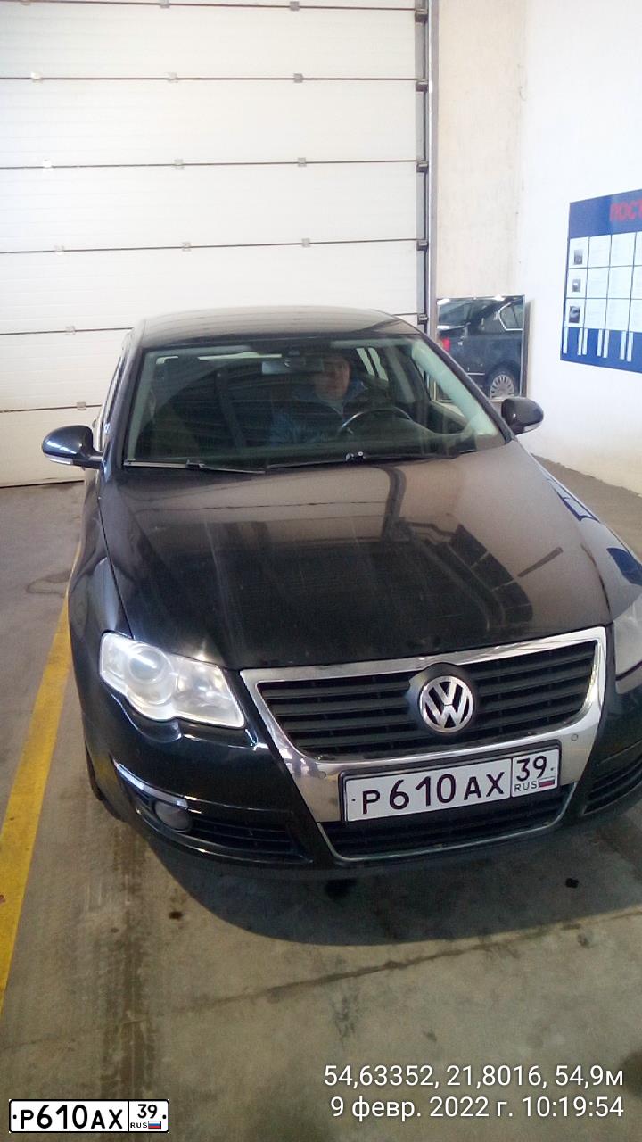 Фото автомобиля VOLKSWAGEN PASSAT, 2008 — госномер Р610АХ39. Цвет: ЧЕРНЫЙ