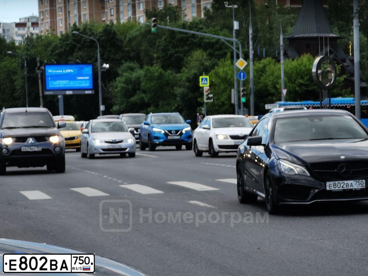 Фото автомобиля MERCEDES E-KLASSE, 2014 — госномер Е802ВА750. Цвет: ЧЕРНЫЙ