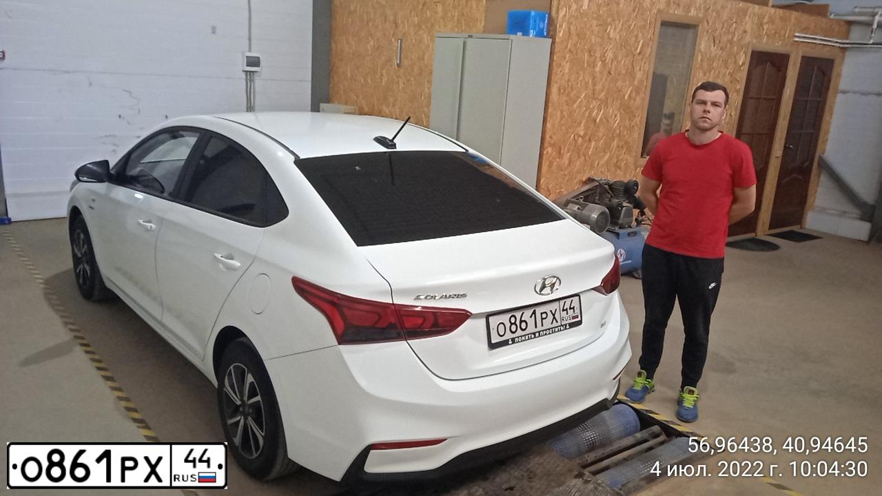 Фото автомобиля HYUNDAI SOLARIS, 2019 — госномер Н701НТ138. Цвет: Белый