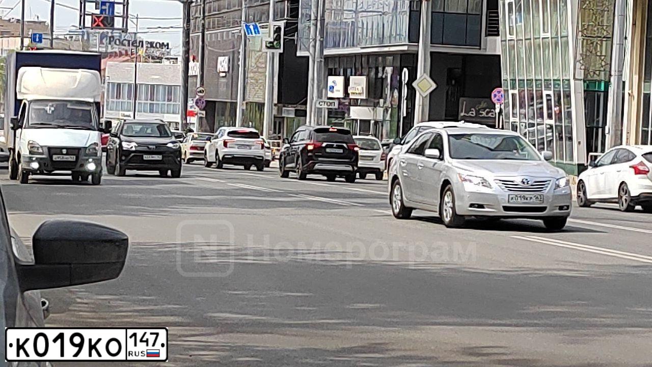 Фото автомобиля VOLKSWAGEN TOUAREG, 2004 — госномер Х239МР198. Цвет: ЧЕРНЫЙ