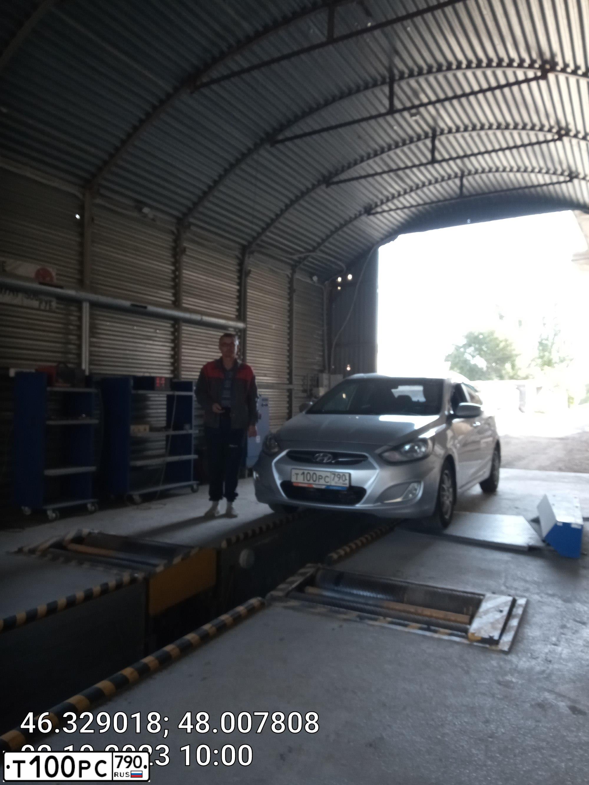 Фото автомобиля HYUNDAI SOLARIS, 2011 — госномер Х243НТ30. Цвет: СЕРЕБРИСТЫЙ