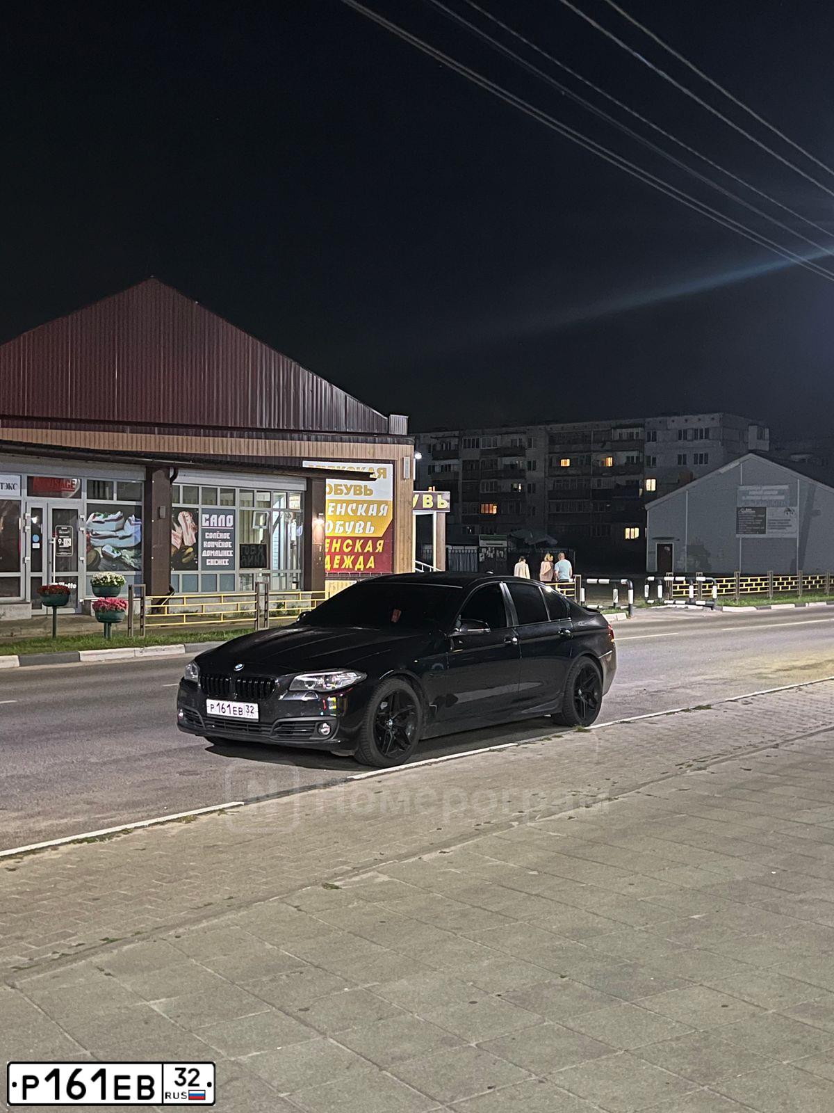 Фото автомобиля BMW SERIE 5, 2013 — госномер Р161ЕВ32. Цвет: ЧЕРНЫЙ