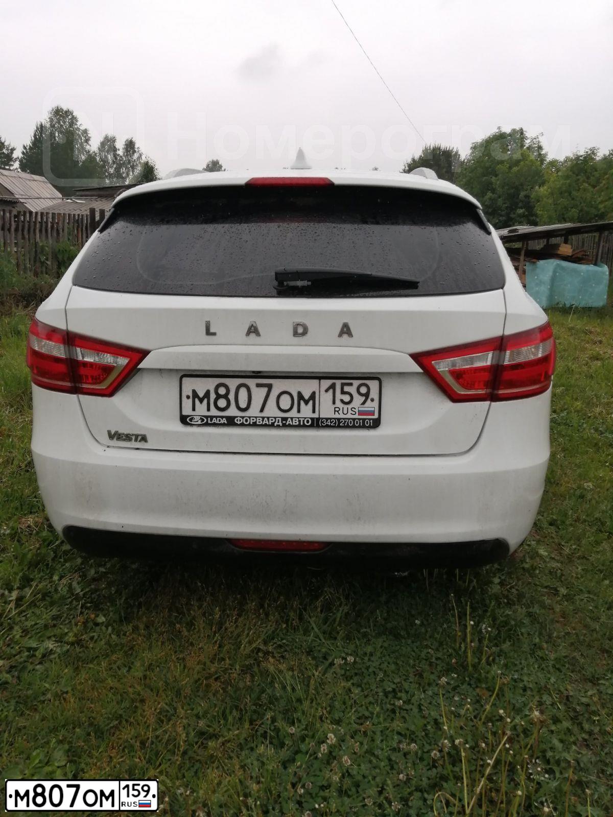 Фото автомобиля LADA VESTA, 2018 — госномер М807ОМ159. Цвет: БЕЛЫЙ