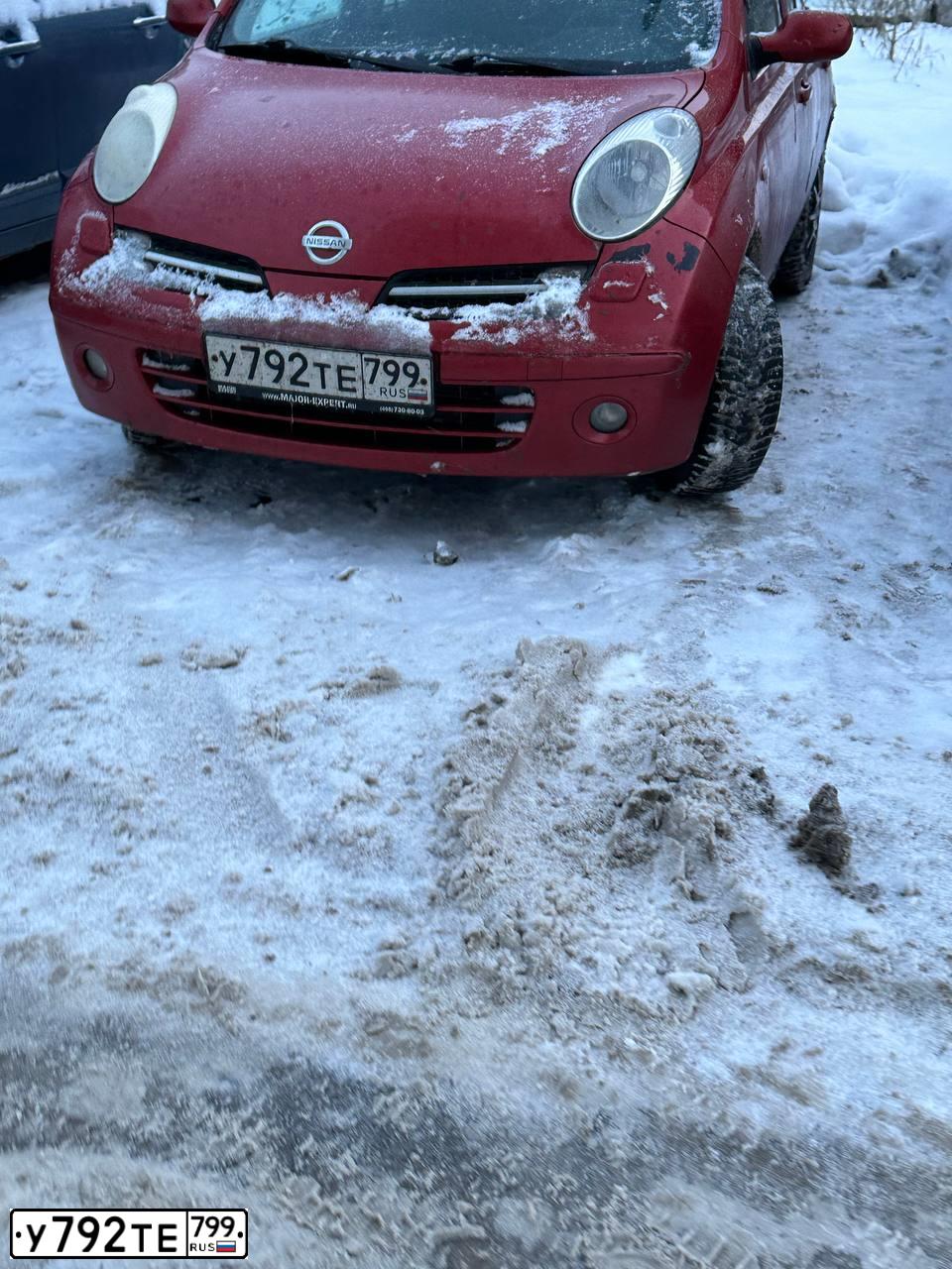 Фото автомобиля NISSAN MICRA, 2006 — госномер У792ТЕ799. Цвет: КРАСНЫЙ