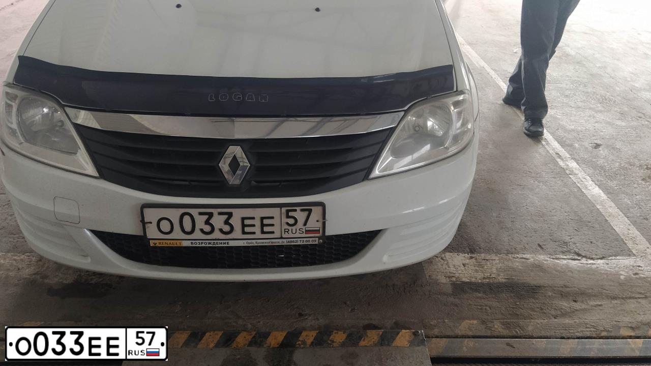 Фото автомобиля RENAULT LOGAN, 2012 — госномер О033ЕЕ57. Цвет: БЕЛЫЙ