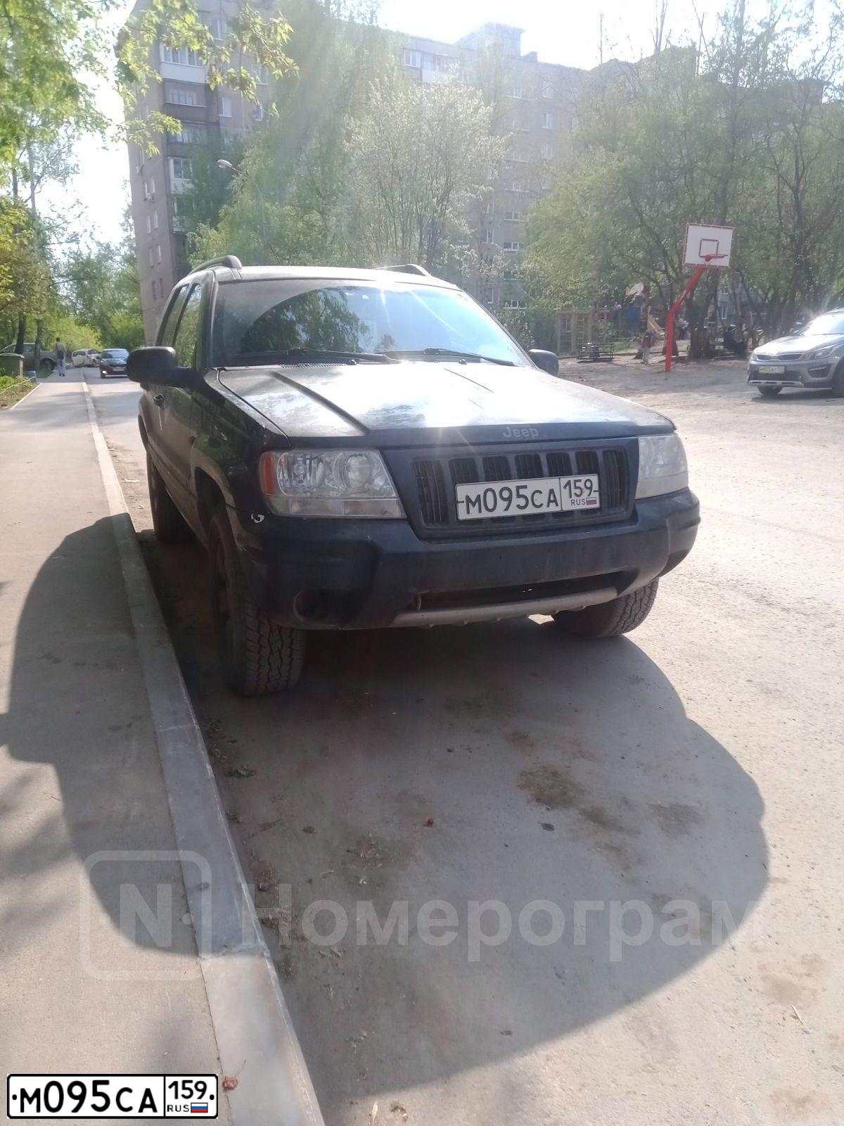 Фото автомобиля JEEP GRAND CHEROKEE, 2004 — госномер М095СА159. Цвет: ЧЕРНЫЙ