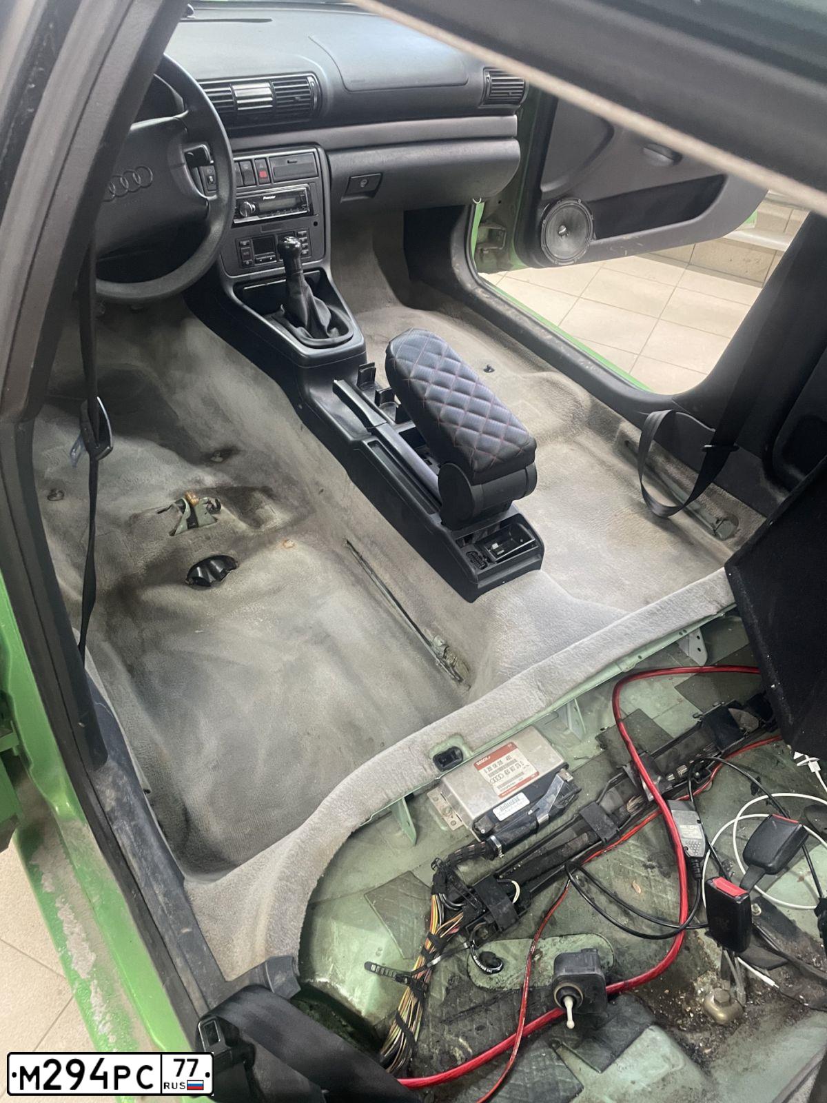 Фото автомобиля FORD D FOCUS, 2012 — госномер М294РС77. Цвет: СЕРЫЙ