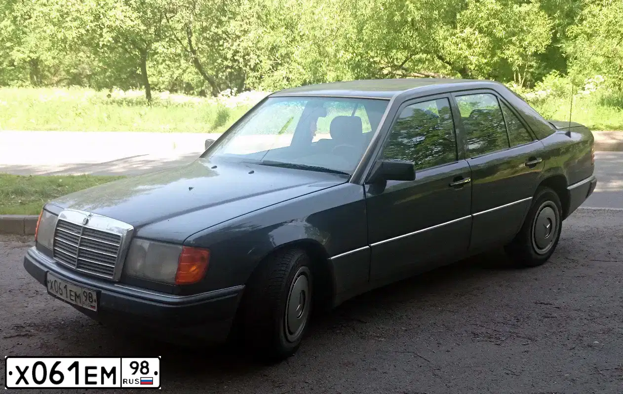 Фото автомобиля MERCEDES E-KLASSE, 1991 — госномер Х061ЕМ98. Цвет: ЧЕРНЫЙ
