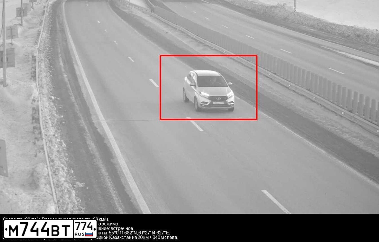 Фото автомобиля LADA XRAY, 2016 — госномер М744ВТ774. Цвет: Серебристый