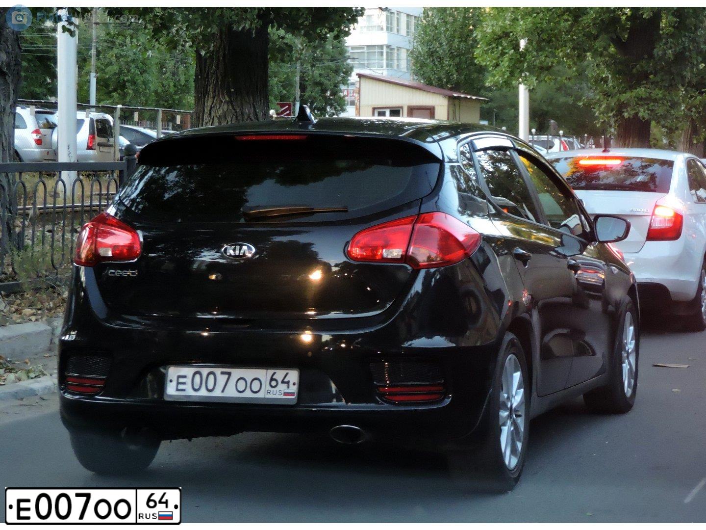 Фото автомобиля KIA CEE'D, 2018 — госномер К110АН164. Цвет: ЧЕРНЫЙ ПЕРЛАМУТР