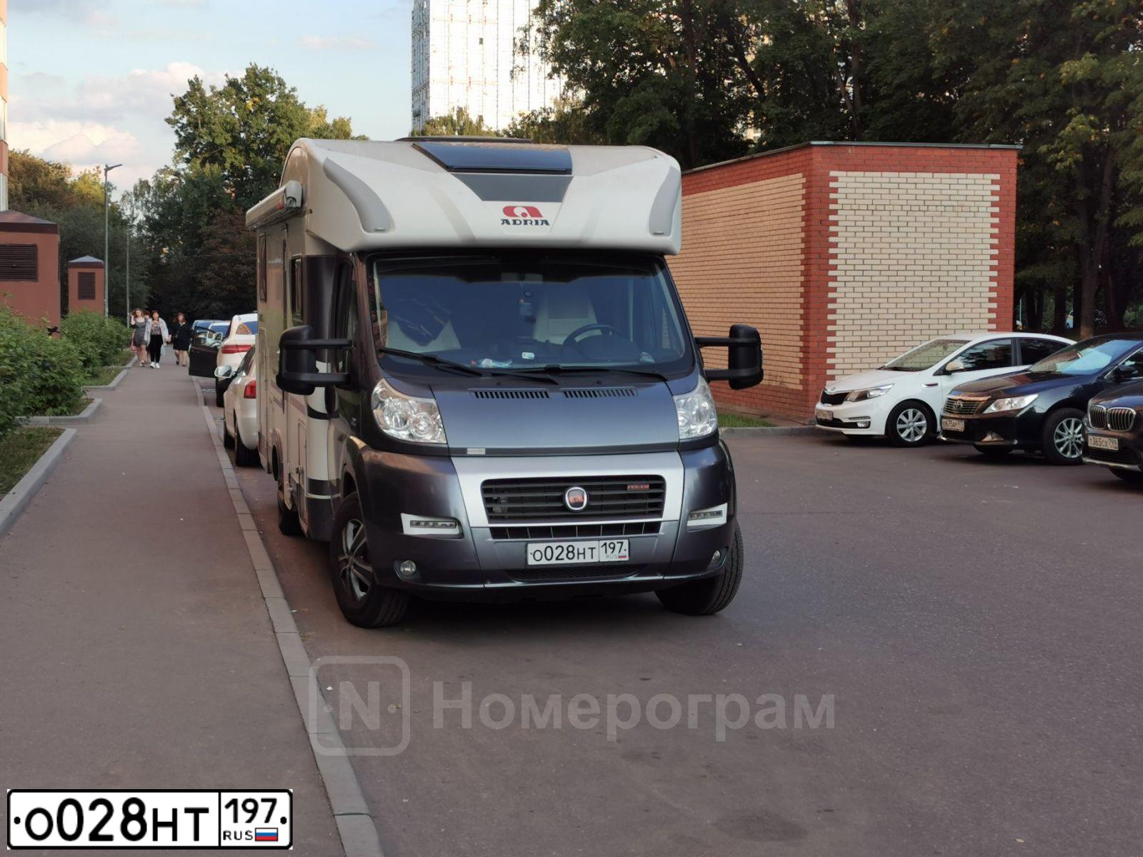 Фото автомобиля FIAT DUCATO, 2011 — госномер О028НТ197. Цвет: СЕРО-БЕЛЫЙ