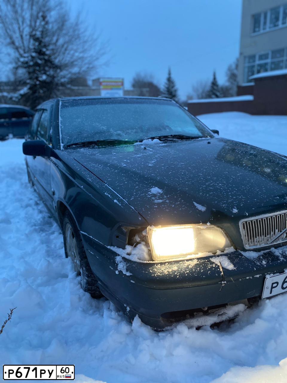 Фото автомобиля VOLVO 850, 1998 — госномер Р671РУ60. Цвет: ЗЕЛЕНЫЙ