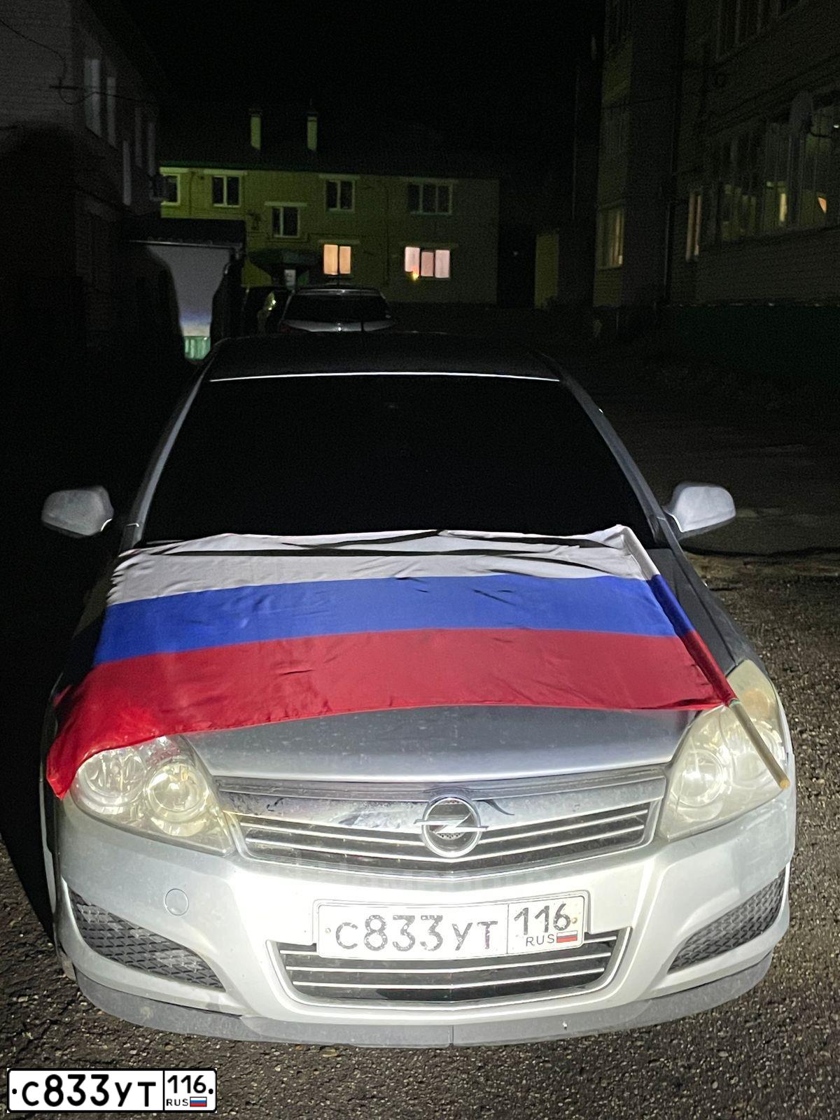 Фото автомобиля OPEL ASTRA, 2011 — госномер С833УТ116. Цвет: СЕРЕБРИСТЫЙ