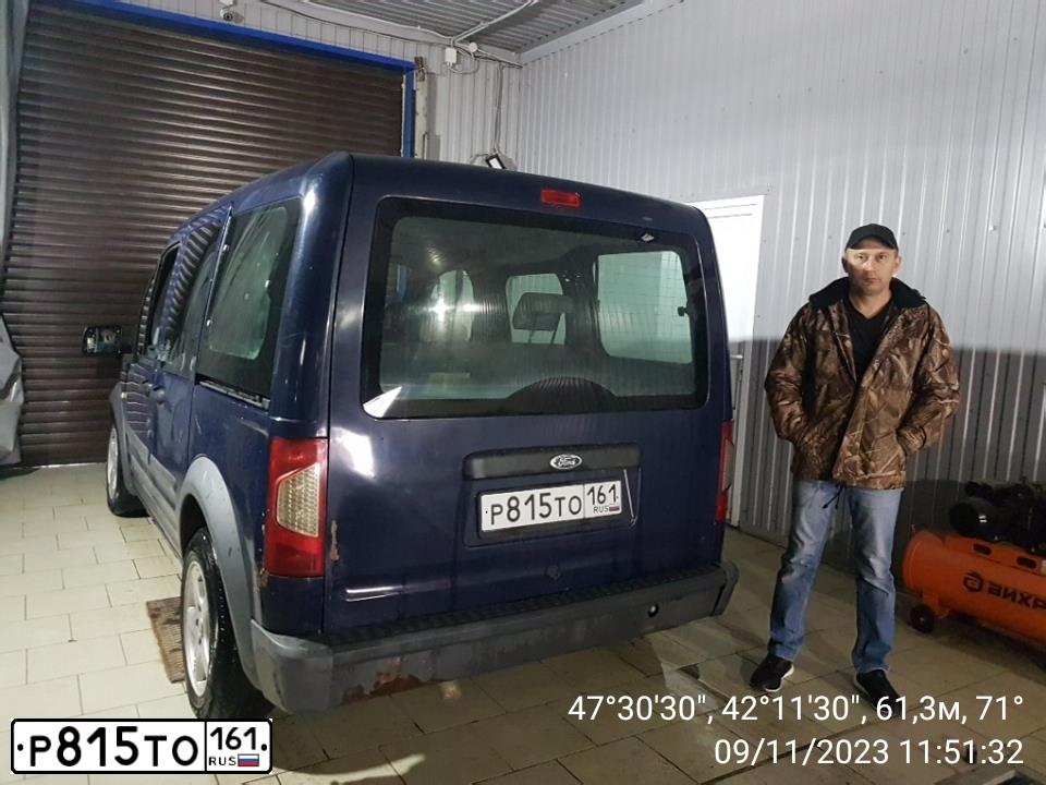 Фото автомобиля FORD TOURNEO CONNECT, 2010 — госномер Н604ВА184. Цвет: Т.СИНИЙ