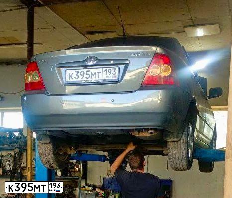 Фото автомобиля TOYOTA COROLLA, 2004 — госномер К395МТ193. Цвет: СЕРЫЙ