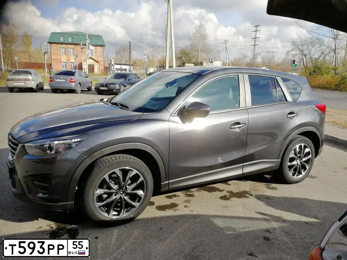 Фото автомобиля MAZDA CX-5, 2015 — госномер Т593РР55. Цвет: СЕРЫЙ