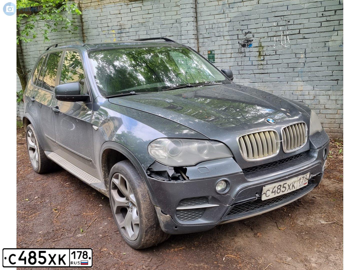 Фото автомобиля BMW X5, 2010 — госномер Н555АО47. Цвет: СЕРЫЙ ТЕМНЫЙ